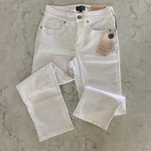NWT NYDJ CAPRI IN WHITE
